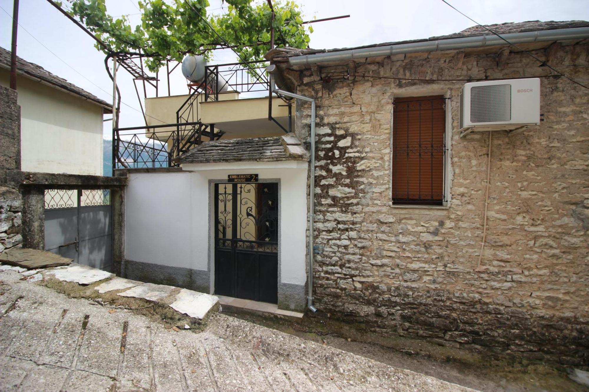 Emblematic House Apartment 2 Gjirokaster Ngoại thất bức ảnh