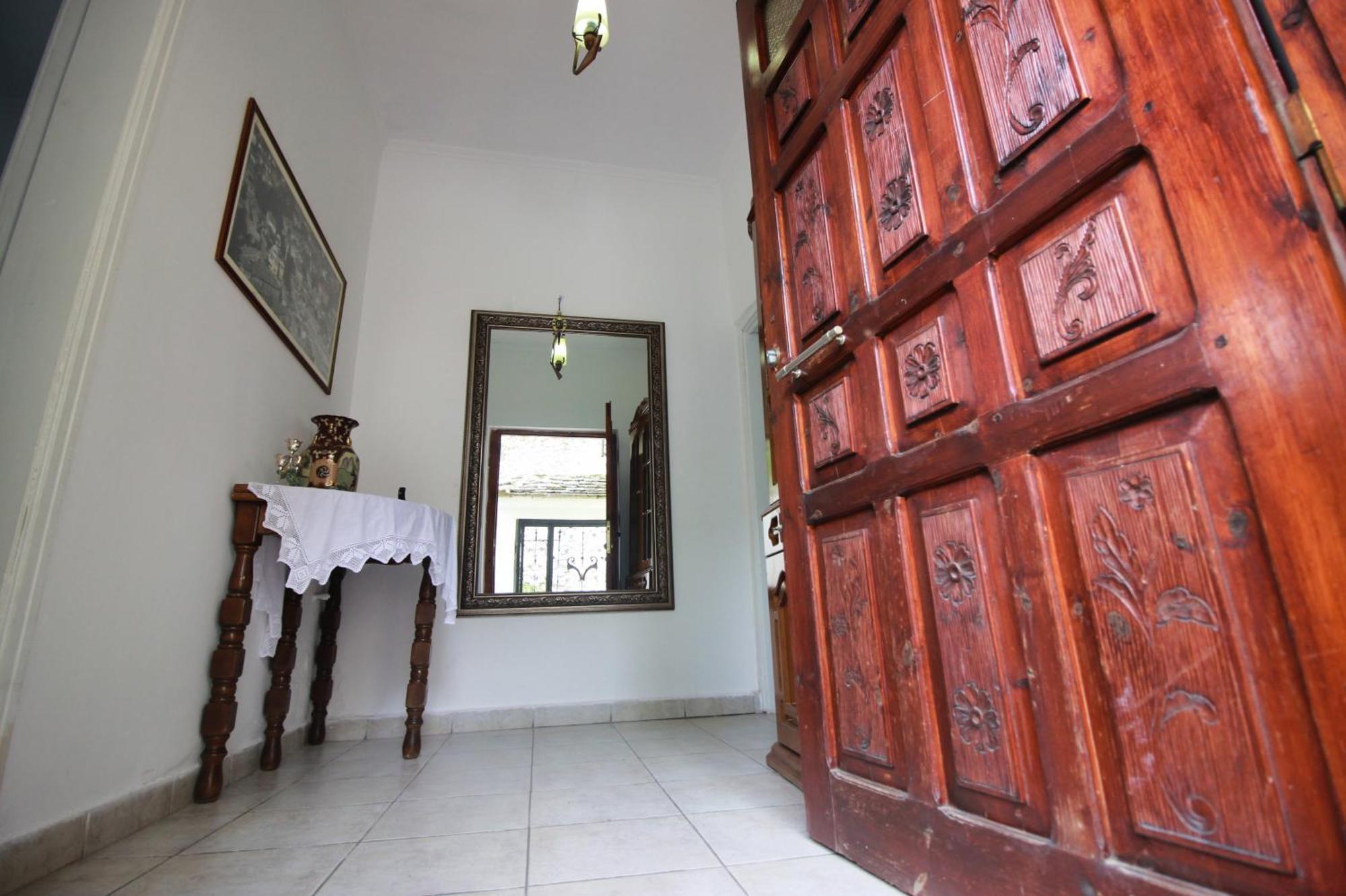 Emblematic House Apartment 2 Gjirokaster Ngoại thất bức ảnh